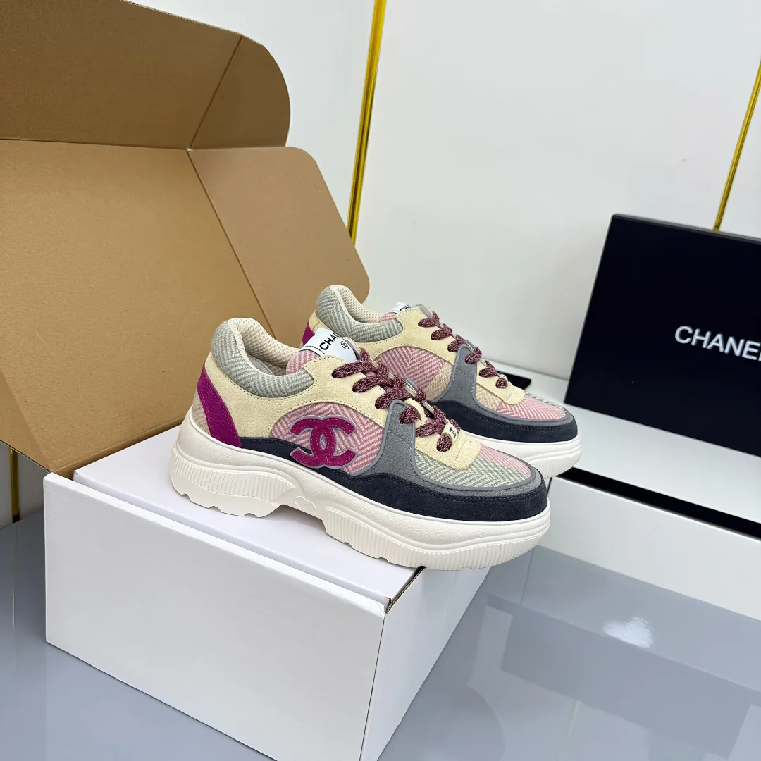👟👟Ex-factory price 620👟👟 Chanel bread shoes ~ original calfskin panda shoes Chanel 25C latest hot style panda black and white sports shoes casual sneakers Xiaoxiang hot item classic black and white panda color coco girls must pay Fabric: original custom mixed sheepskin lining: original imported breathable mesh lining outsole: Original molded rubber + TPU combination Size: Women's 35-41